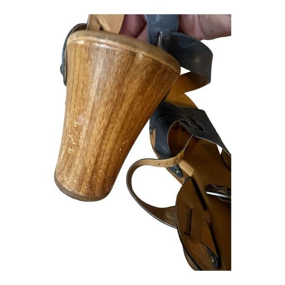 Korks Women Size 8M Grey Leather Sandals Heels Platforms Studded Buckle Strappy - Picture 10 of 12